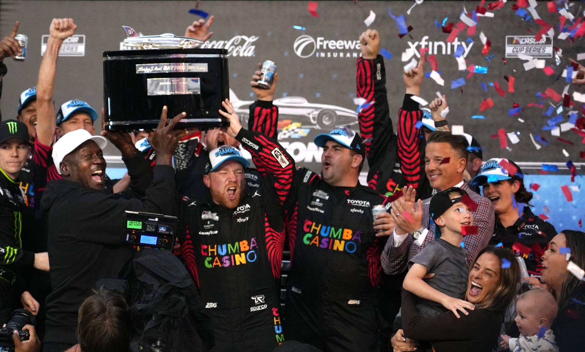 Michael Jordan Draws Attention After Daytona 500 Win - Lindy's Sports