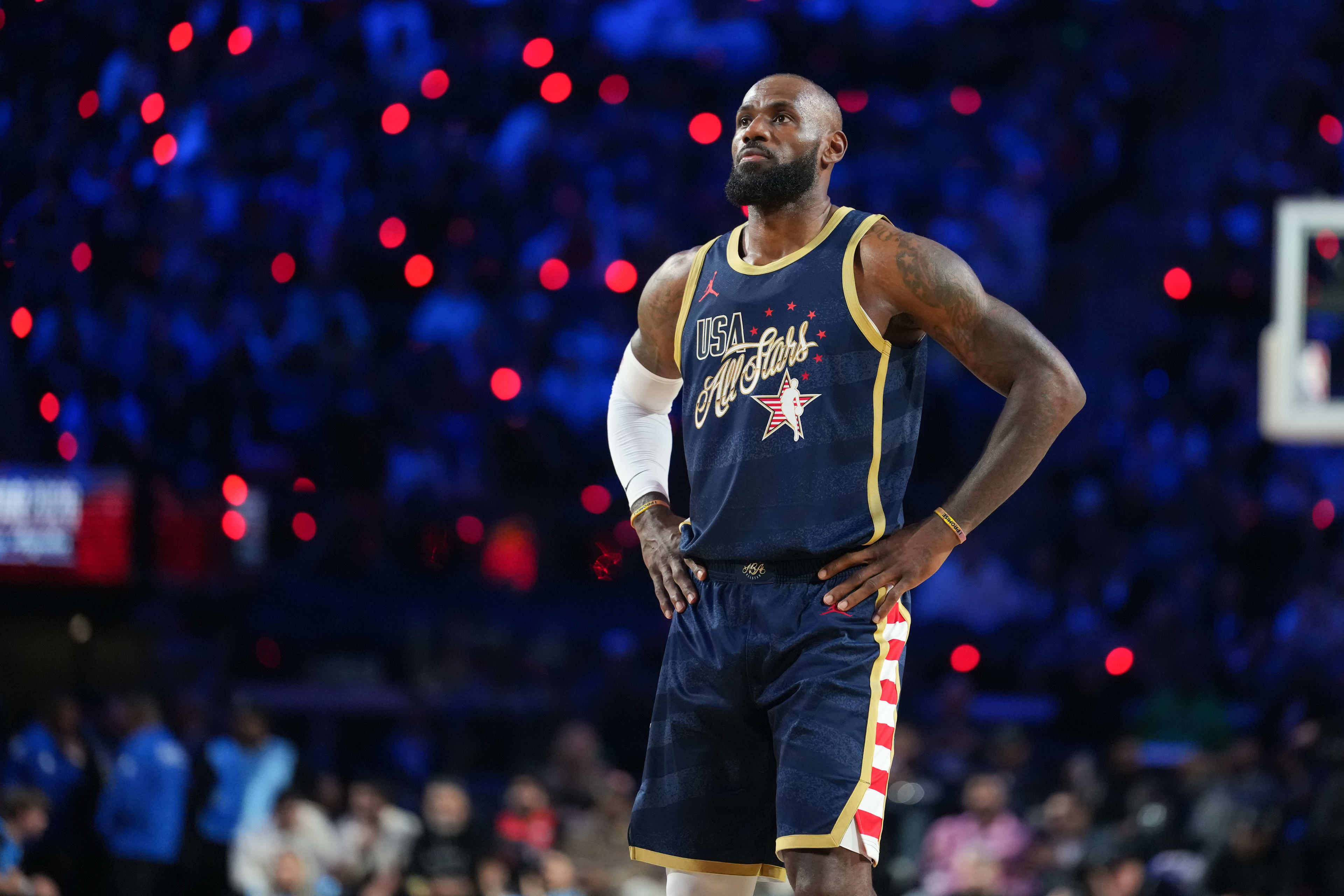 lebron james 17 gold