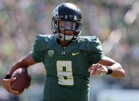 Oregon runs past Wyoming to move to 3-0