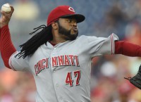 Reds trade RHP Cueto to Royals