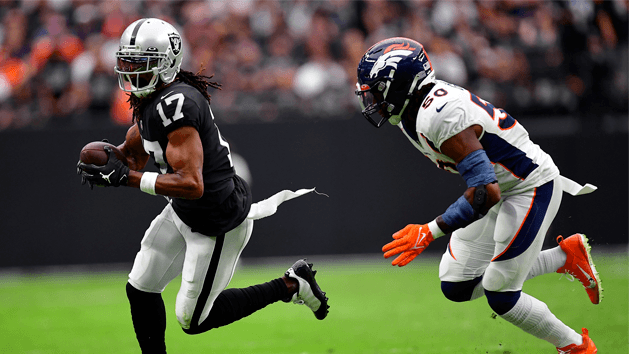 Raiders WR Davante Adams charged with assault after pushing photographer 