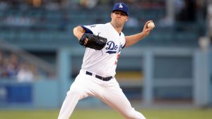 Suarez, Wood go to battle for Giants, Dodgers