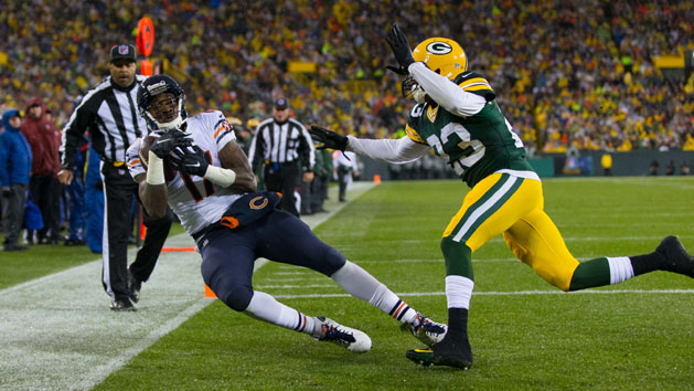 Nov 26, 2015; Green Bay, WI, USA; Chicago Bears wide receiver Alshon Jeffery (17) during the NFL game against the Green Bay Packers on Thanksgiving at Lambeau Field. Chicago won 17-13. Mandatory Credit: Jeff Hanisch-USA TODAY Sports