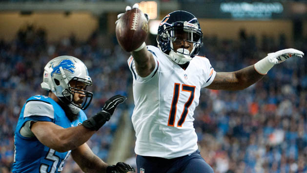 Nov 27, 2014; Detroit, MI, USA; Chicago Bears wide receiver Alshon Jeffery (17) runs past Detroit Lions outside linebacker DeAndre Levy (54) to score a touchdown during the first quarter at Ford Field. Photo Credit: Tim Fuller-USA TODAY Sports