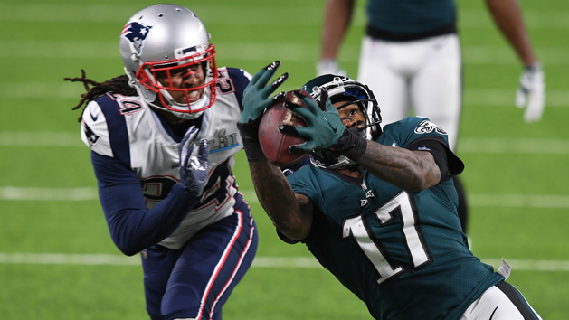 Feb 4, 2018; Minneapolis, MN, USA; Philadelphia Eagles wide receiver Alshon Jeffery (17) catches the ball in front of New England Patriots cornerback Stephon Gilmore (24) during the first half in Super Bowl LII at U.S. Bank Stadium. Photo Credit: John David Mercer-USA TODAY Sports