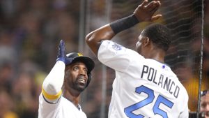Pirates moving star McCutchen to right field