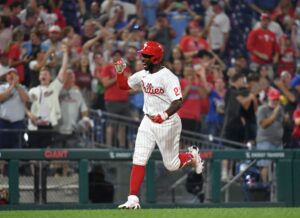 Reports: Brewers add veteran OF McCutchen