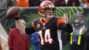 Report: Bengals QB Dalton nursing sprained thumb