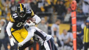 Steelers’ Brown restructures deal to help sign Bell