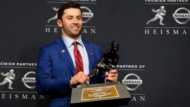 Dec 9, 2017; New York, NY, USA; 2017 Heisman Trophy winner Oklahoma Sooners quarterback Baker Mayfield poses with the Heisman Trophy during the 2017 Heisman Trophy winner press conference at The New York Marriott Marquis. Photo Credit: Brad Penner-USA TODAY Sports