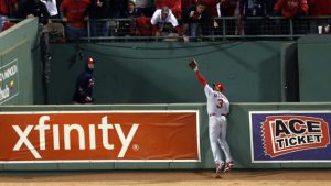 Beltran leaves Game 1 with rib injury