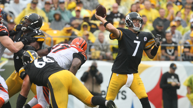 Sep 18, 2016; Pittsburgh, PA, USA; Pittsburgh Steelers quarterback Ben Roethlisberger (7) throws a pass against the Cincinnati Bengals during the first half at Heinz Field. Photo Credit: Jason Bridge-USA TODAY Sports