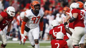Illinois DE Roundtree suffers severe spinal injury
