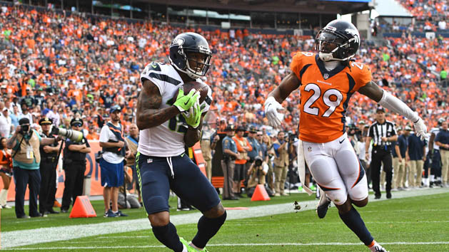 Sep 9, 2018; Denver, CO, USA; Seattle Seahawks wide receiver Brandon Marshall (15) pulls in a touchdown in front of Denver Broncos cornerback Bradley Roby (29) in the fourth quarter at Broncos Stadium at Mile High. Photo Credit: Ron Chenoy-USA TODAY Sports