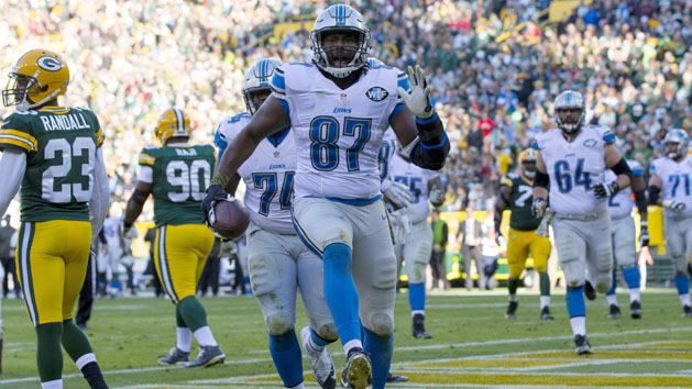 Nov 15, 2015; Green Bay, WI, USA; Detroit Lions tight end Brandon Pettigrew (87) celebrates a touchdown catch during the third quarter against the Green Bay Packers at Lambeau Field. Detroit won 18-16. Photo Credit: Jeff Hanisch-USA TODAY Sports