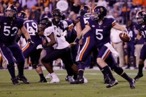 Red-hot QB Armstrong leads Virginia into Miami