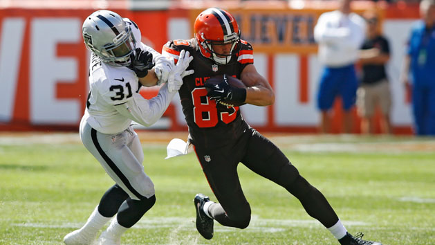 Sep 27, 2015; Cleveland, OH, USA; Cleveland Browns wide receiver Brian Hartline (83) stiff arms Oakland Raiders defensive back Neiko Thorpe (31) during the first quarter at FirstEnergy Stadium. Mandatory Credit: Scott R. Galvin-USA TODAY Sports