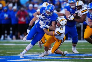Wyoming meets potent Kent State in Idaho Bowl