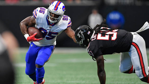 Oct 1, 2017; Atlanta, GA, USA; Buffalo Bills tight end Charles Clay (85) runs the ball against Atlanta Falcons outside linebacker De'Vondre Campbell (59) during the first half at Mercedes-Benz Stadium. Photo Credit: Dale Zanine-USA TODAY Sports