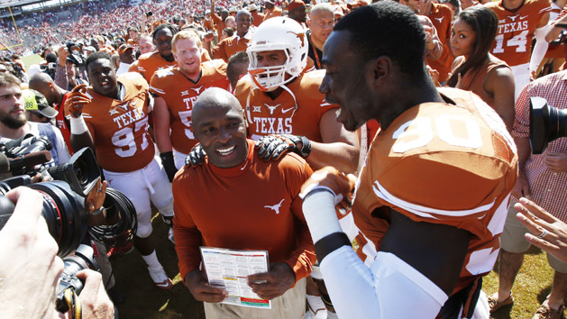 Sep 12, 2015; Austin, TX, USA; Texas Longhorns head coach Charlie Strong (center) talks to his team against the Rice Owls during the first quarter at Darrell K Royal-Texas Memorial Stadium. Mandatory Credit: Brendan Maloney-USA TODAY Sports