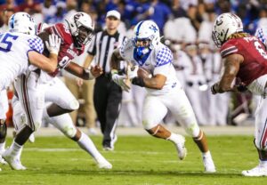 Wildcats Out-Claw Gamecocks in 16-10 SEC Victory