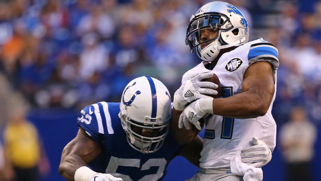 Sep 11, 2016; Indianapolis, IN, USA; Indianapolis Colts inside linebacker D'Qwell Jackson (52) tackles Detroit Lions running back Ameer Abdullah (21) in the second half at Lucas Oil Stadium. The Lions won 39-35. Photo Credit: Aaron Doster-USA TODAY Sports