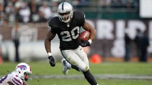 McFadden stays with Raiders