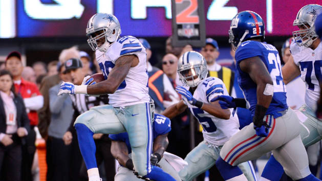Oct 25, 2015; East Rutherford, NJ, USA; Dallas Cowboys running back Darren McFadden (20) runs against the New York Giants in the first half during the NFL game at MetLife Stadium. Photo Credit: Robert Deutsch-USA TODAY Sports