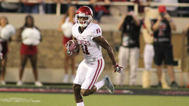 Oct 22, 2016; Lubbock, TX, USA; Oklahoma Sooners wide receiver Dede Westbrook (11) rushes against the Texas Tech Red Raiders in the first quarter at Jones AT&T Stadium. Photo Credit: Michael C. Johnson-USA TODAY Sports