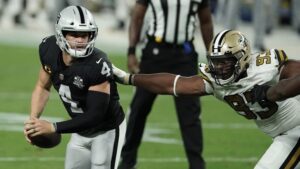Carr, surprising Raiders host Broncos