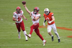 NC State QB Leary out 4-8 weeks