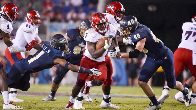Dec 19, 2017; Boca Raton, FL, USA; Florida Atlantic Owls running back Devin Singletary (5) carries the ball against Akron Zips cornerback Alvin Davis (1) in the 2017 Boca Raton Bowlagainst the Akron Zips at FAU Stadium. Photo Credit: Steve Mitchell-USA TODAY Sports