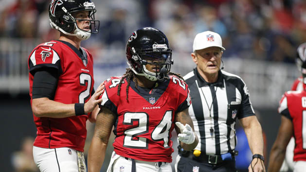 Nov 12, 2017; Atlanta, GA, USA; Atlanta Falcons running back Devonta Freeman (24) is sent off the field with an injury by referee Ed Hochuli against the Dallas Cowboys in the first quarter at Mercedes-Benz Stadium. Photo Credit: Brett Davis-USA TODAY Sports