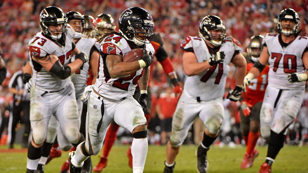 Dec 18, 2017; Tampa, FL, USA; Atlanta Falcons running back Devonta Freeman (24) runs the ball for a touchdown against the Tampa Bay Buccaneers during the second half at Raymond James Stadium. Photo Credit: Jasen Vinlove-USA TODAY Sports