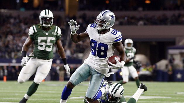 Dec 7, 2015; Landover, MD, USA; Dallas Cowboys wide receiver Dez Bryant (88) is defended by Washington Redskins cornerback Will Blackmon (41) on a 42-yard reception in the fourth quarter during an NFL football game at FedEx Field. The Cowboys defeated the Redskins 19-16. Mandatory Credit: Kirby Lee-USA TODAY Sports