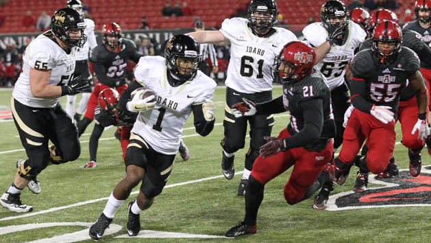 Oct 3, 2015; Jonesboro, AR, USA; Idaho Vandals wide receiver Dezmon Epps (1) runs after a catch as Arkansas State Red Wolves defensive back Cody Brown (21) defends at Centennial Bank Stadium. Arkansas State defeated Idaho 49-35. Mandatory Credit: Nelson Chenault-USA TODAY Sports