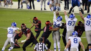 San Diego State hangs on to beat Air Force