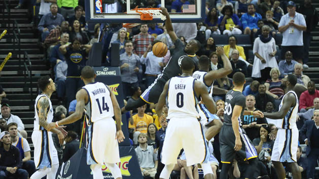 Apr 9, 2016; Memphis, TN, USA; Golden State Warriors forward Draymond Green (23) dunks the ball against the Memphis Grizzlies at FedExForum. The Warriors won 100-99. Mandatory Credit: Nelson Chenault-USA TODAY Sports