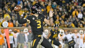 Missouri QB Lock staying in school one more year
