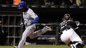 Royals edge White Sox in extras