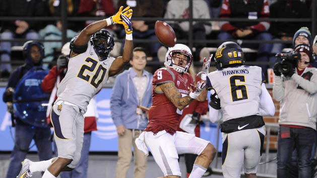 Nov 12, 2016; Pullman, WA, USA; Washington State Cougars wide receiver Gabe Marks (9) attempts to make the catch against California Golden Bears cornerback Josh Drayden (20) and California Golden Bears safety Jaylinn Hawkins (6) during the first half at Martin Stadium. Photo Credit: James Snook-USA TODAY Sports