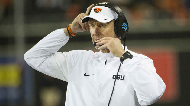 Nov 19, 2016; Corvallis, OR, USA; Oregon State Beavers head coach Gary Anderson reacts during the second quarter at Reser Stadium. Photo Credit: Cole Elsasser-USA TODAY Sports