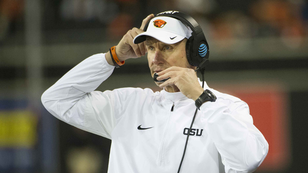 Nov 19, 2016; Corvallis, OR, USA; Oregon State Beavers head coach Gary Anderson reacts during the second quarter at Reser Stadium. Photo Credit: Cole Elsasser-USA TODAY Sports