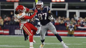 Reports: TE Gronkowski returns, traded to Bucs