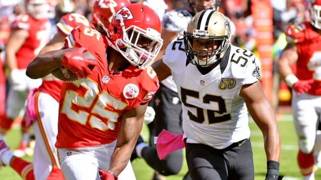 Oct 23, 2016; Kansas City, MO, USA; Kansas City Chiefs running back Jamaal Charles (25) runs the ball as New Orleans Saints outside linebacker Craig Robertson (52) defends during the first half at Arrowhead Stadium. Photo Credit: Denny Medley-USA TODAY Sports