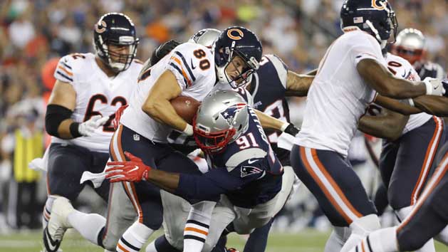 Aug 18, 2016; Foxborough, MA, USA; Chicago Bears wide receiver Marc Mariani (80) runs the ball against New England Patriots outside linebacker Jamie Collins (91) in the second half at Gillette Stadium. The Patriots defeated the Bears 23-22. Photo Credit: David Butler II-USA TODAY Sports