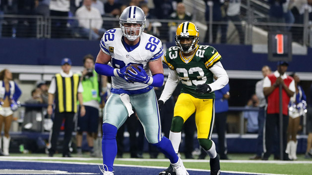 Jan 15, 2017; Arlington, TX, USA; Dallas Cowboys tight end Jason Witten (82) catches a touchdown pass against Green Bay Packers cornerback Damarious Randall (23) during the fourth quarter in the NFC Divisional playoff game at AT&T Stadium. Photo Credit: Tim Heitman-USA TODAY Sports