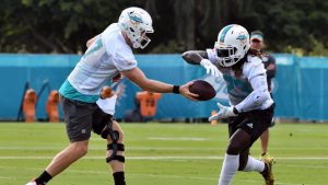 Dolphins RB Ajayi diagnosed with concussion