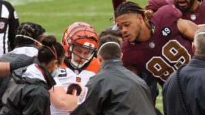 Bengals rookie QB Burrow carted off with injury