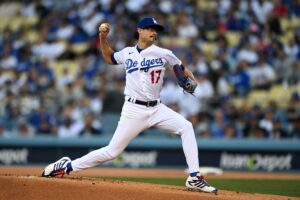 White Sox come to terms with Kelly, Harrison